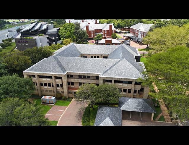 5,745M² OFFICE FOR SALE IN BRYANSTON